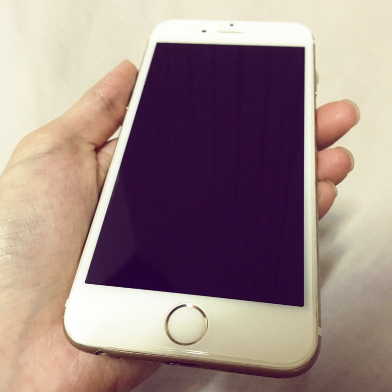 九成新。二手I phone 6 (16g)金 功能正常。滿版玻璃。送防摔保護殼iphone6