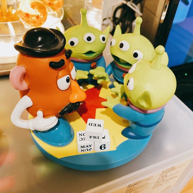 香港迪士尼 皮克斯 玩具總動員 萬年曆 三眼怪 薯蛋頭