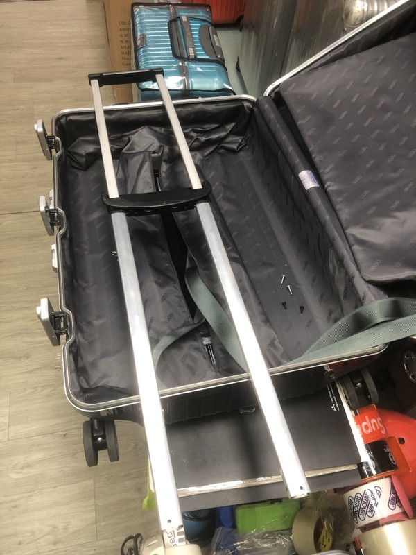 維修rimowa 原廠零件箱身裂開墊角拉桿鎖頭板金清潔 整理貼紙髒污 蝦皮購物