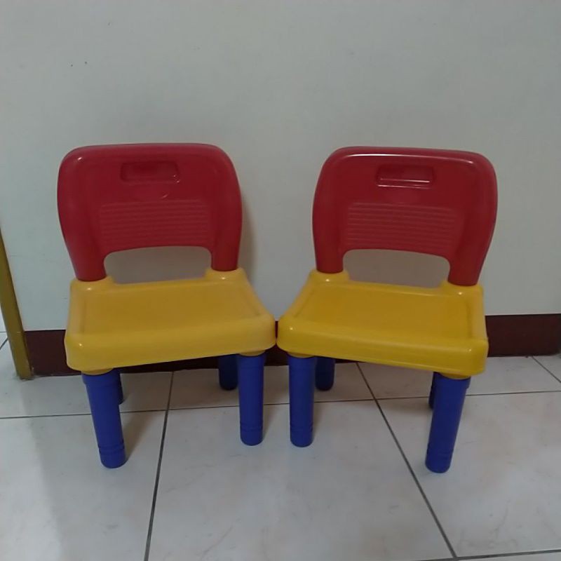 兒童座椅二張，需新店捷運站自取