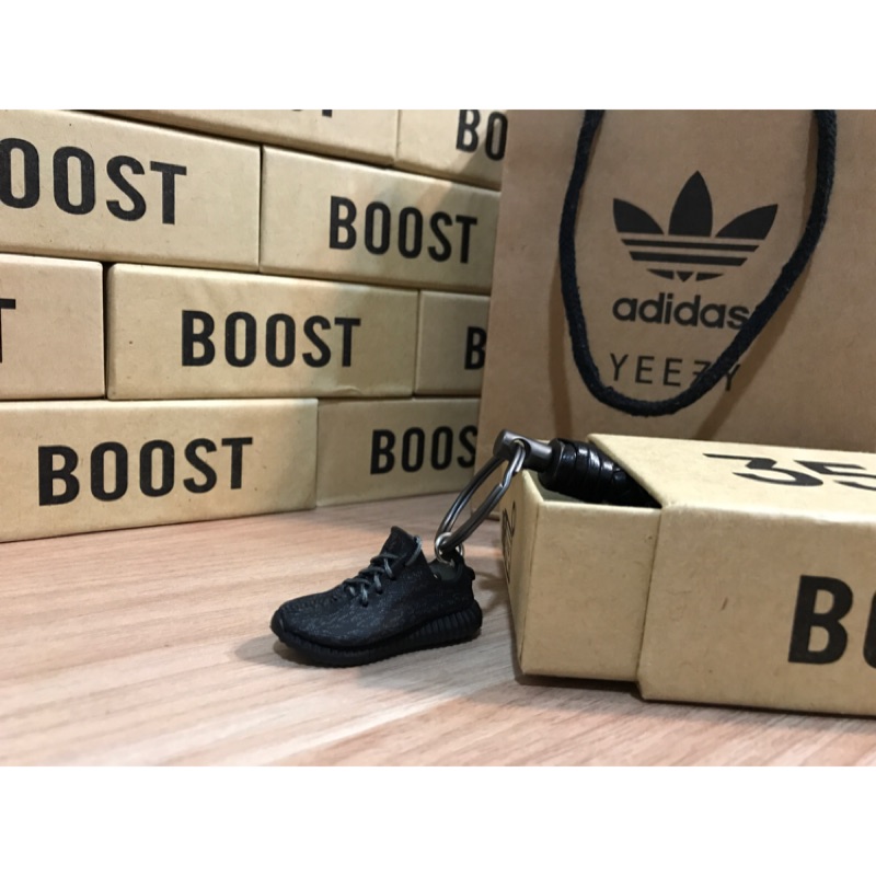 [FutureStore]❗️少量現貨❗️ Adidas yeezy boost 350 v2”black”純黑 吊飾