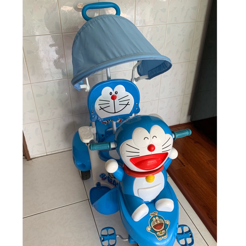 哆拉A夢兒童三輪車 -二手 ，希望能在台南市區面交，因為貨運不寄送！