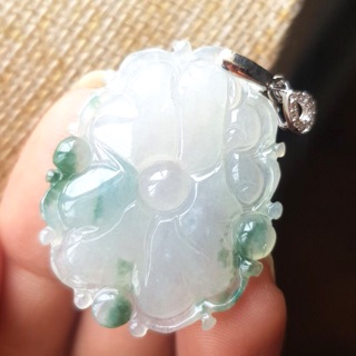 天然緬甸玉A貨翡翠放光水潤冰糯種飄綠花精雕荷葉連綿和和美美圓圓滿滿荷包滿滿有錢招財冰透白底青項鍊玉墜胸墜掛件附晶鑽墜頭