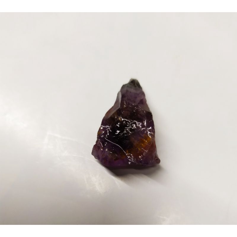 紫鈦晶的礦石，加上扣頭，就是1個項鍊墜子了