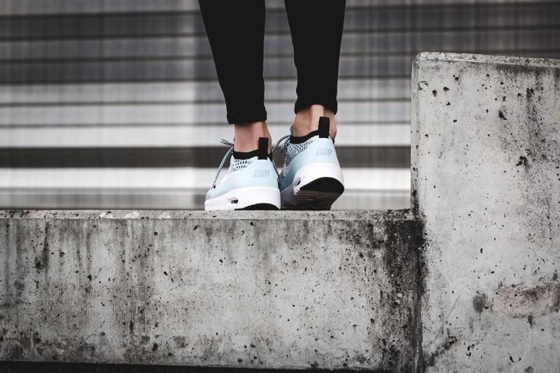 nike air max thea flyknit black