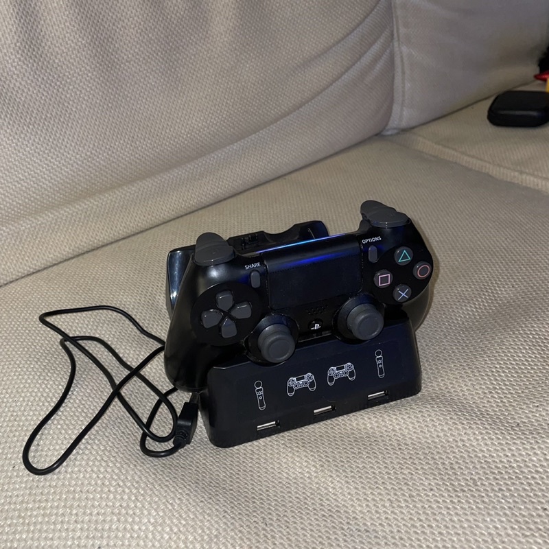（二手）PS4 PlayStation副廠手把座充 可充兩個手把 PlayStation Move棒棒糖可用