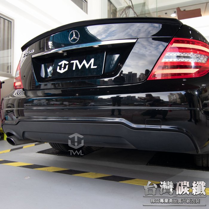 TWL台灣碳纖全新 BENZ W204 12 13 14 15年小改款美規 C250 AMG後保桿專用高品質後下巴