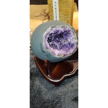 紫水晶【弘一水晶】烏拉圭 帶瑪瑙邊 帶彩虹光🌈 紫到發黑 滿天星晶體 紫晶圓洞（附訂製木座）