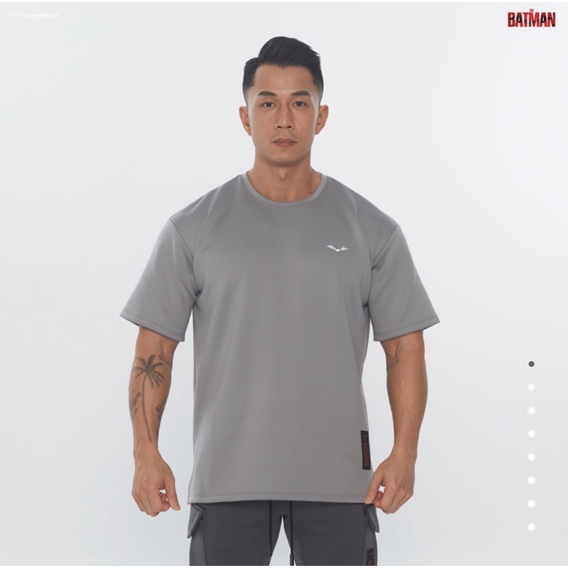 【VERVE】BATMAN│AIRtx™ Oversized短袖 - 銀灰 全新L號