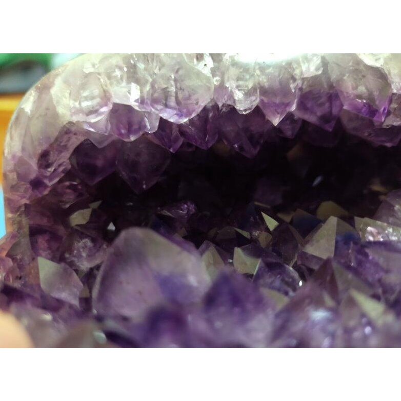 紫水晶鎮-鯊魚嘴-含底座-&lt;開智慧&gt; 桌上型...vs..........紫水晶洞