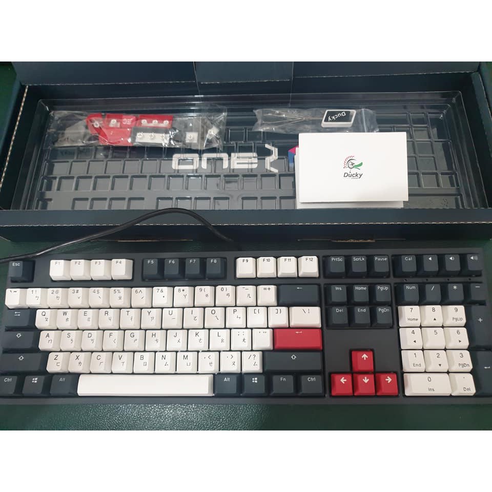 Ducky ONE2 Tuxedo 機械式鍵盤 1 正印 PBT 中文 銀軸