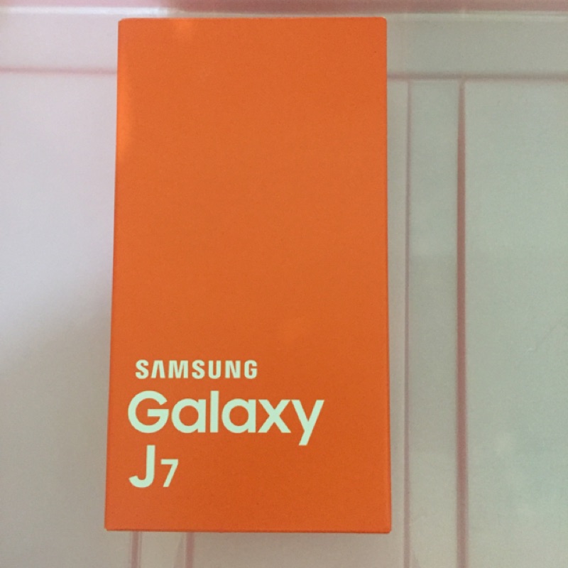 ‼️全新降價📢未拆封Samsung Galaxy J7金色