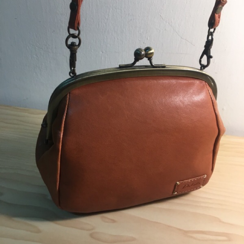 Dakota日本帶回真皮皮革古著文青蜜糖焦糖色口金斜背包真正日本專櫃品牌土屋鞄cowa可參考1803新進貨 蝦皮購物