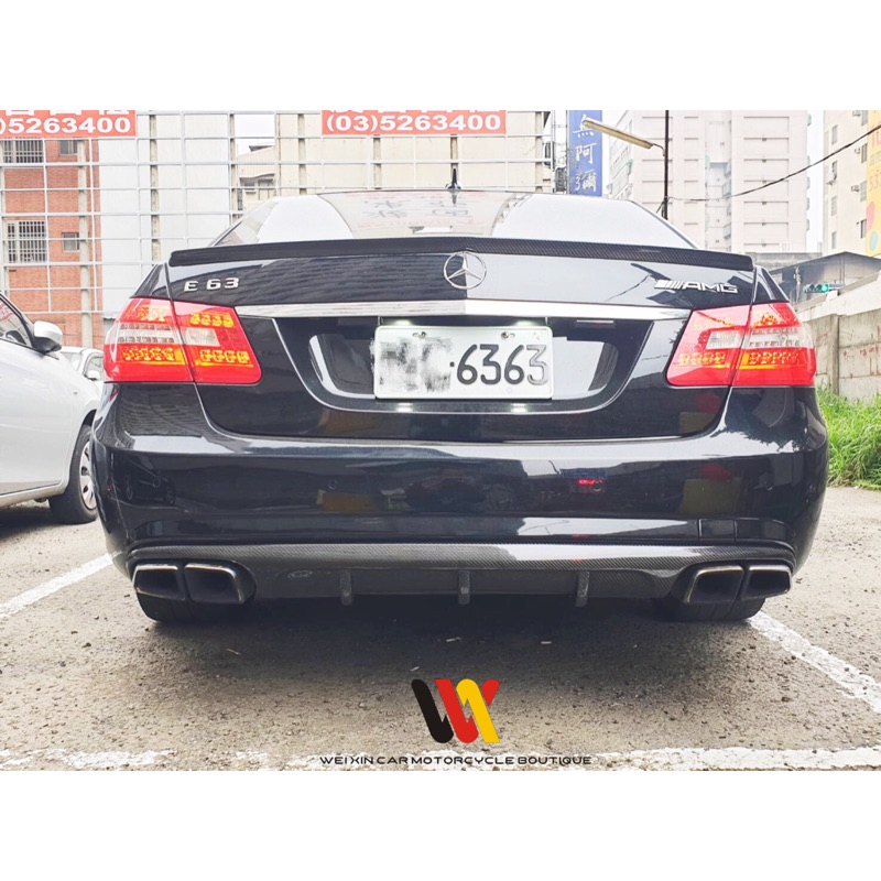 威鑫汽車精品 BENZ W212 S212 專用正E63專用V款碳纖維後下巴 一支12500元 安裝另計 前下巴 水箱罩