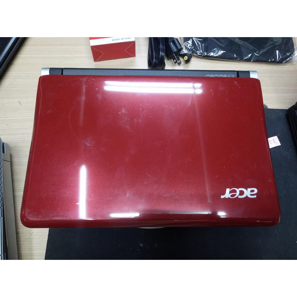 Laptop Acer aspire red color, Ram 1G HD 120G CPU Atom