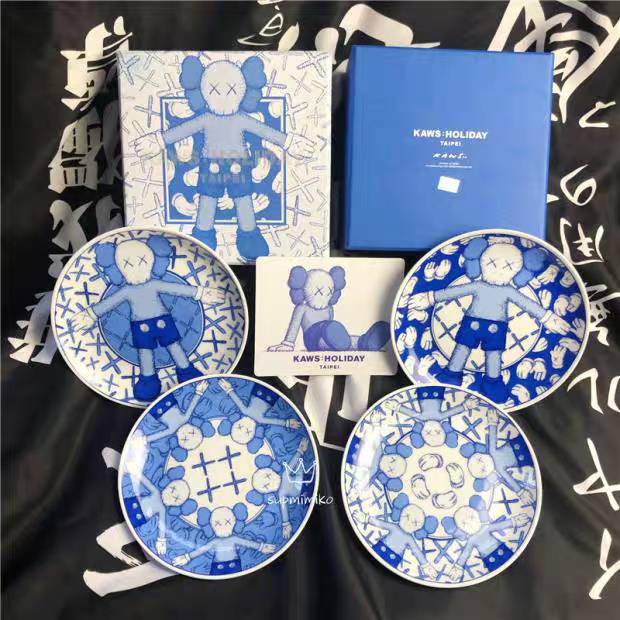 【Survive 3XL】 KAWS 盤子 一套四個 餐盤 餐具 碗盤 水果盤 聚餐 陶瓷 潮流 生活品味 瓷器