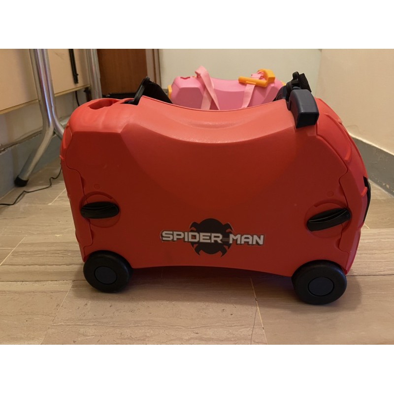 （二手）美國VRUM 兒童騎乘登機箱 兒童行李箱 蜘蛛人 Dora 坐騎行李箱