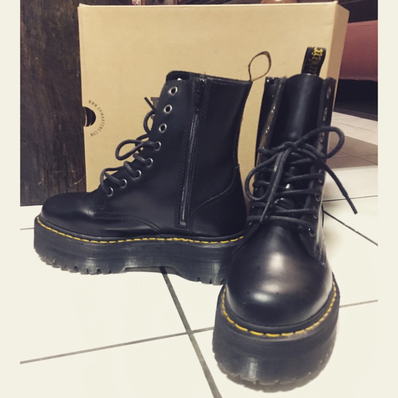 （正品) Dr.Martens JADON-8孔側拉鍊厚底亮皮馬汀靴  附保固卡及鞋盒