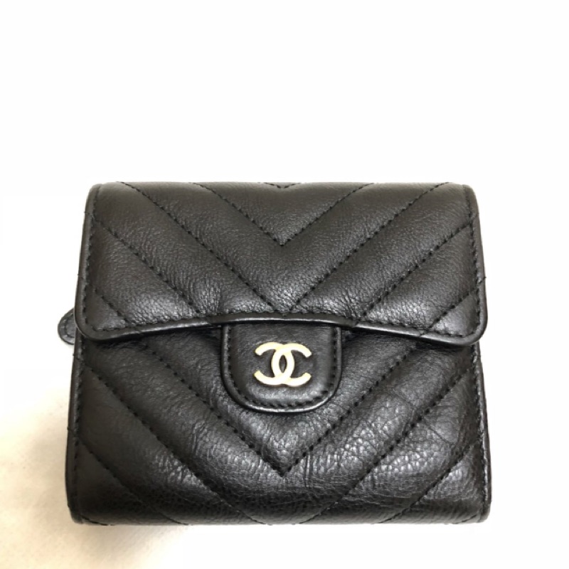 真品 新款 CHANEL 金C 黑色 牛皮 短夾 霧金C 山型皮夾