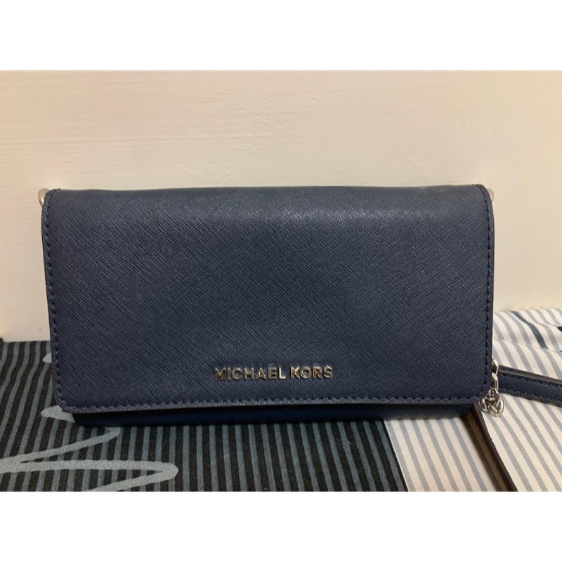 MK 正品【Michael Kors】經典LOGO防刮牛皮翻蓋斜背包 深藍 二手