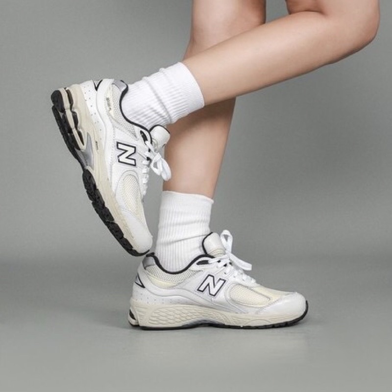 new balance 2002r 復古奶油白