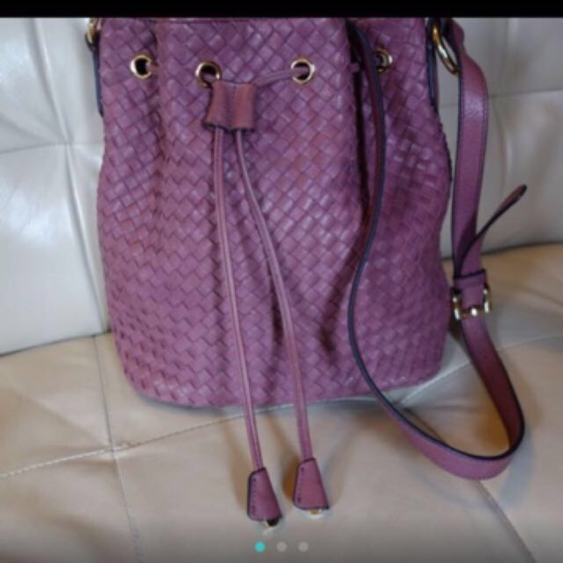 BV 款羊皮編織包氣質紫色，水桶包 （MK）