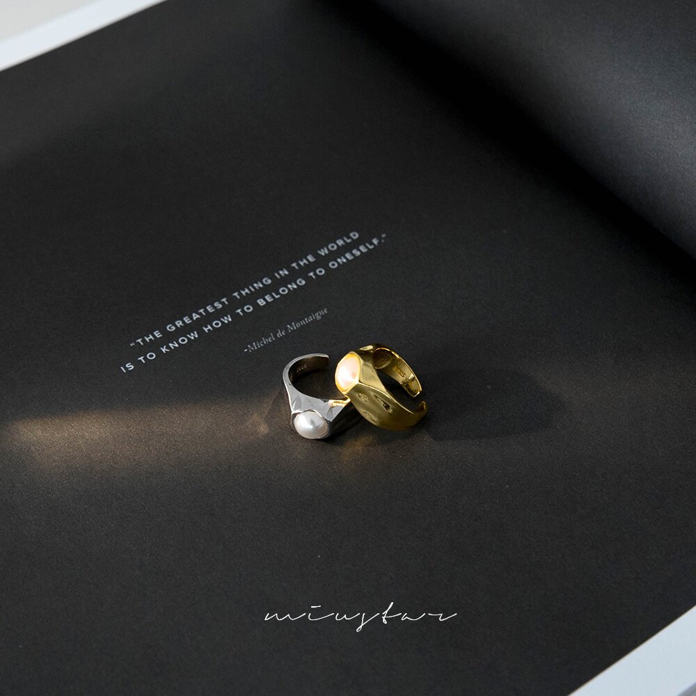 MIUSTAR 典雅珍珠鑲嵌開口戒指(共2色) 0308 預購 【NL0374】