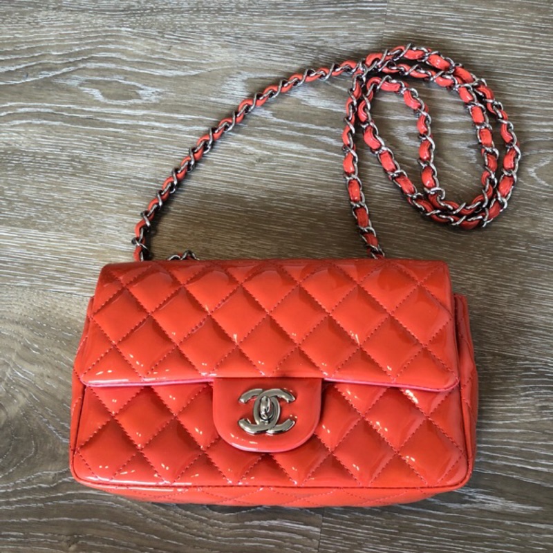 保證正品Chanel 漆皮珊瑚紅 mini coco 20公分斜背包
