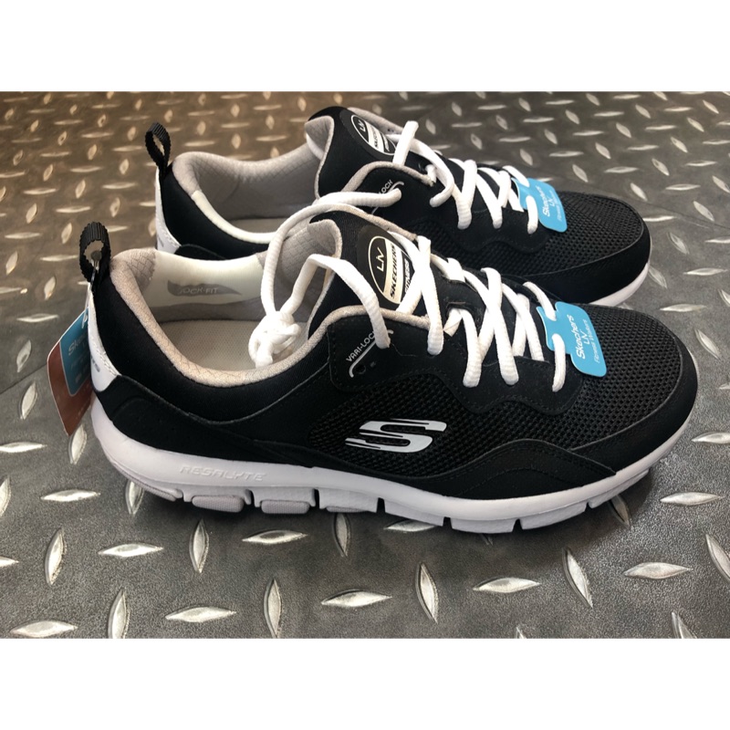 黑白 SKECHERS LIV 鞋