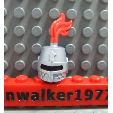 【積木2010-帽子】Lego樂高-全新 城堡系列 銀色騎士水桶頭盔 (含羽毛)(C-03)