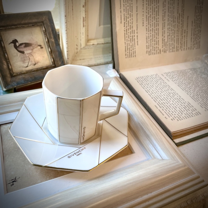 GIVENCHY紀梵希 • Vintage • 近新收藏美品 八角邊浮雕金漆 古董咖啡杯+盤組 老瓷器