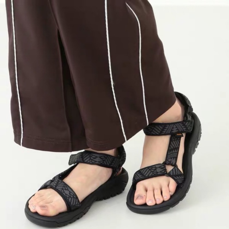 teva sandals hurricane