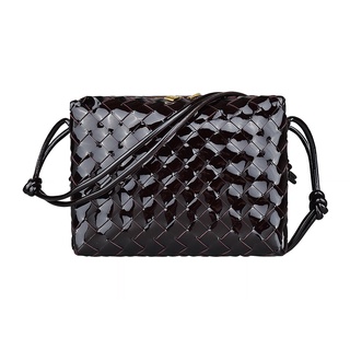 BV BOTTEGA VENETA INTRECCIO內裡壓印LOGO編織設計漆皮拉鍊斜揹包(小/深紫紅)