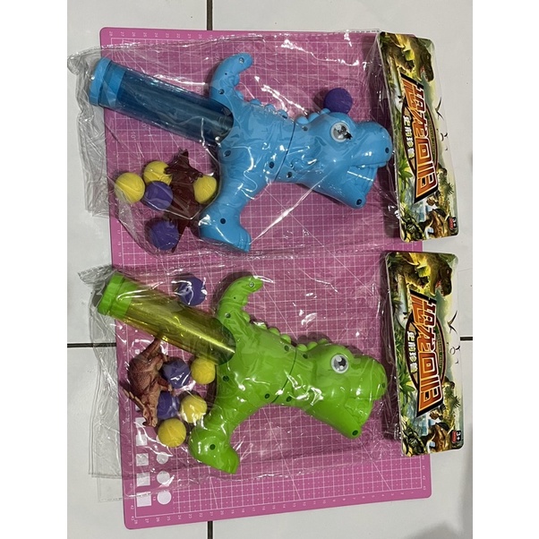 恐龍空氣槍 空氣砲 玩具 (附一隻小恐龍+6顆泡綿球）對戰 射擊 親子互動 小恐龍模型 科學玩具