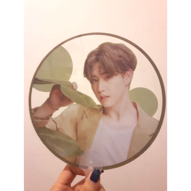 ⚠️廠損品贈送⚠️ 現貨 宜夏寫真特典透扇 mark 段宜恩 got7