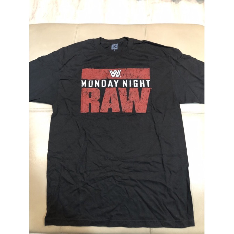 WWE 美國職業摔角，衣服 T-SHIRT  MONDAY NIGHT RAW 紀念衣 全新 保證正品 L號 可面交