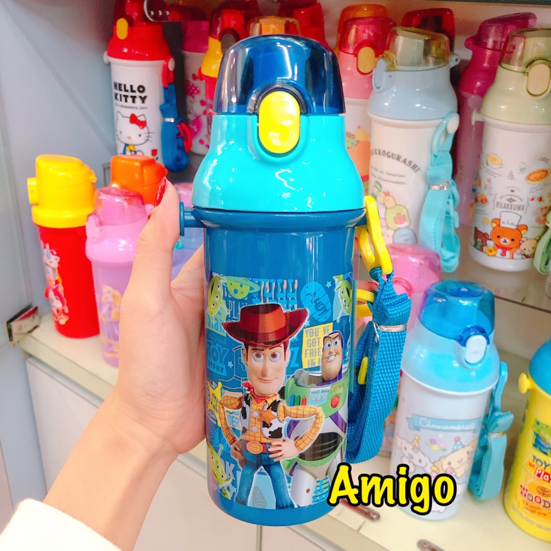 日本 迪士尼 玩具總動員 胡迪 巴斯光年 三眼怪 蛋頭先生 抱抱龍 彈跳式 兒童 水瓶 水壺 直飲水壺 斜背水壺