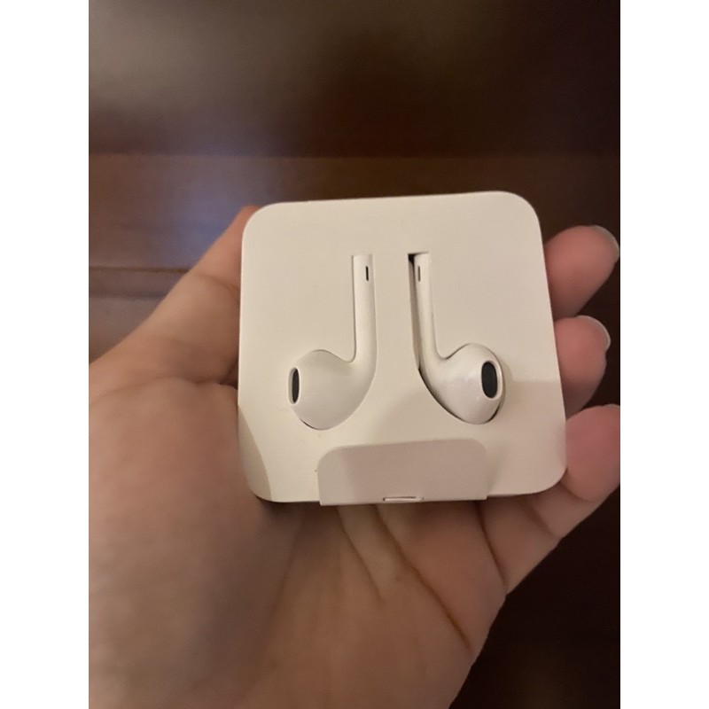 Apple EarPods 具備 Lightning 連接器 全新