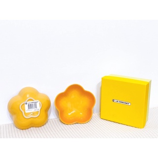 (全新)【LE CREUSET 】❤️ 12公分小花盤禮盒 (太陽黃) Orange blossom
