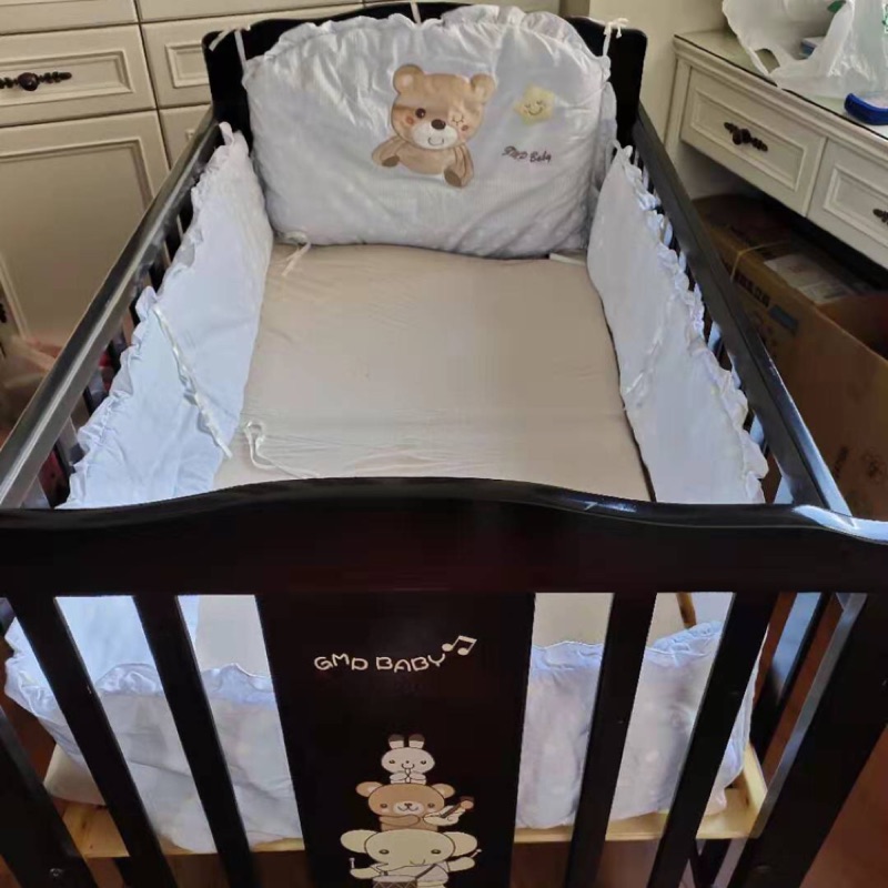 GMP baby黑色嬰兒床含床圍墊、床墊9成新