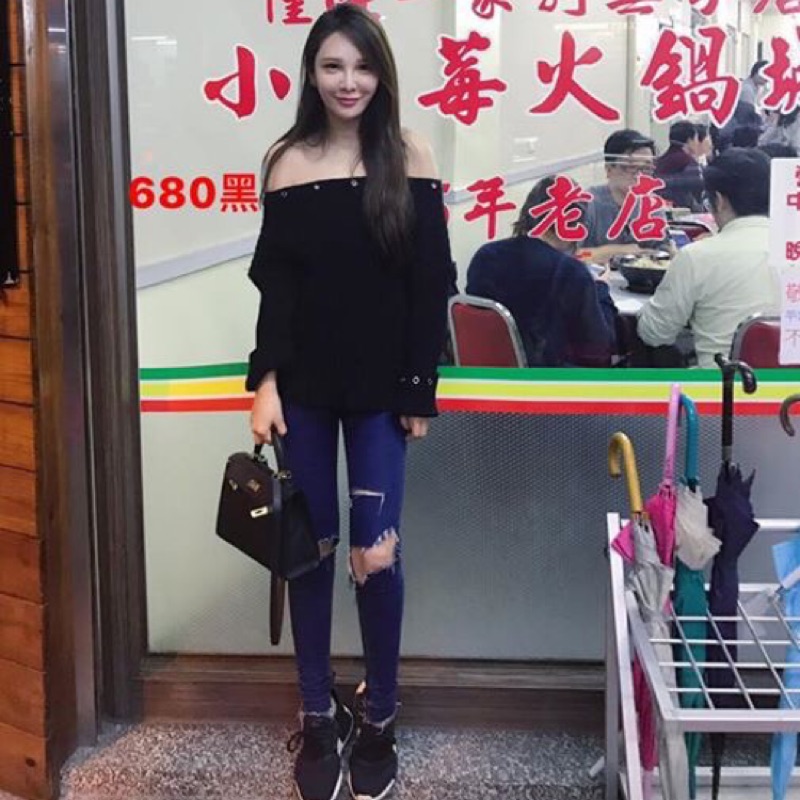 全新轉賣Candice露肩一字領銅釦設計坑條毛衣針織衣❤️賣場$380商品任選三件$1000，快帶美美的衣服回家