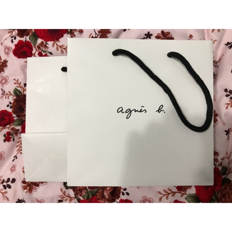 Agnes b. 白色紙袋
