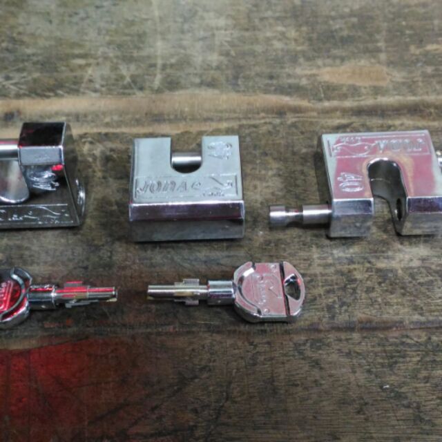 U型防剪鎖，娃娃機,保險箱,家裡鐵窗皆適用。