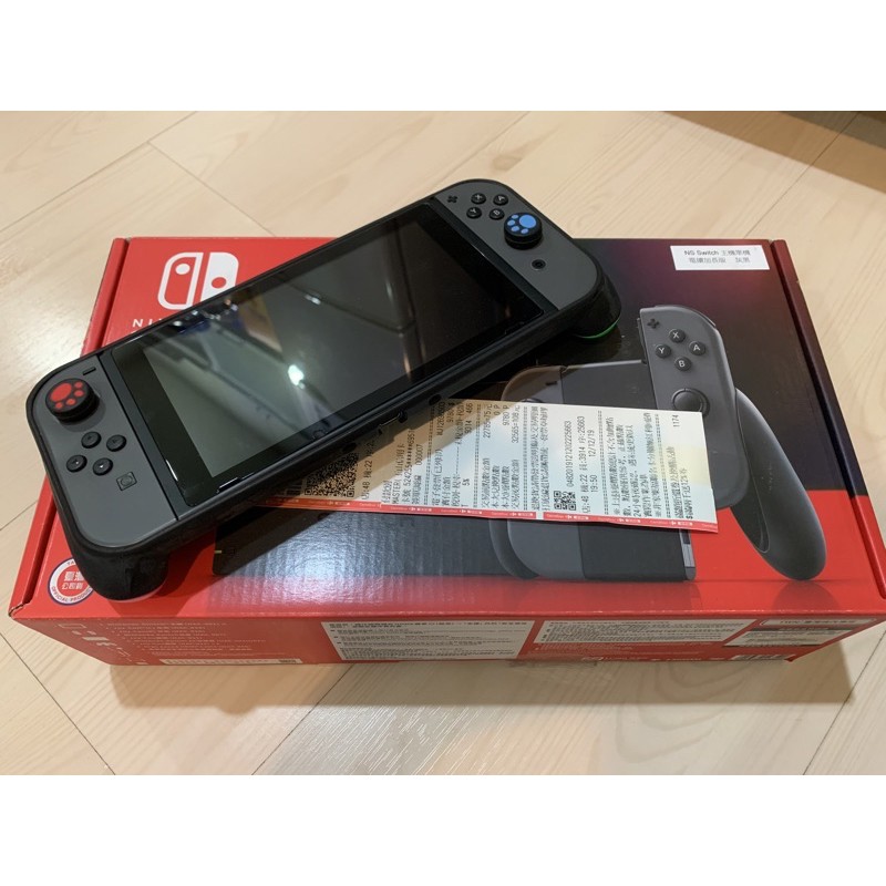 Nintendo switch遊戲主機 電續加強版 灰黑配色 附贈收納盒兩個 及 skull&amp;co手把握套