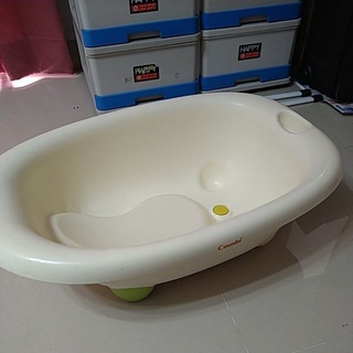 二手的Combi 康貝嬰幼兒澡盆附贈水溫溫度計
