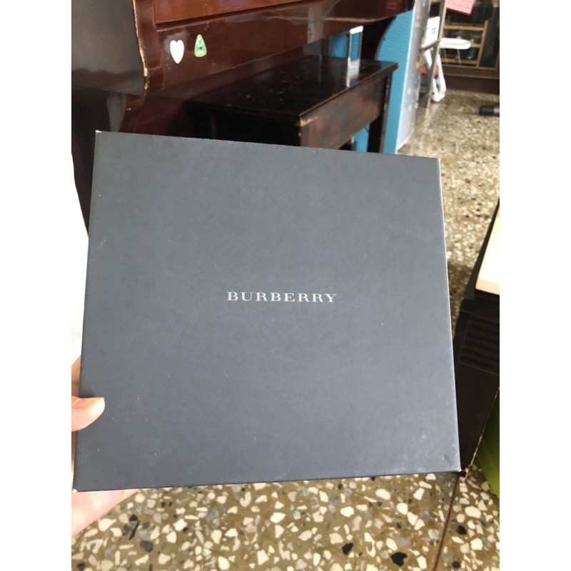 Burberry 包裝紙盒 尺寸21.5x20x6cm，新舊如照，日本購回