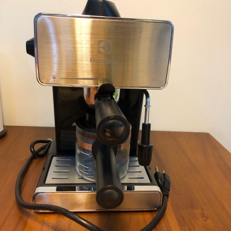 伊萊克斯義式咖啡機  型號：EES1504K