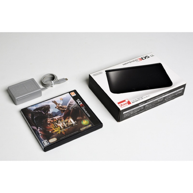 【二手】日規3DSLL黑色款，含變壓器、4G記憶卡，贈魔物MH4一片