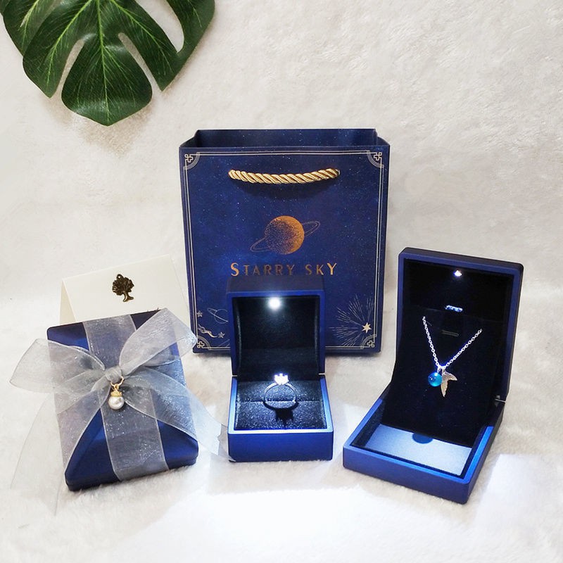 【熱銷】高檔LED帶燈翻蓋項鏈戒指手鐲首飾品禮品盒珠寶包裝小精致空盒子『優選精品』