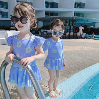 [哆蕾咪] 現貨 新款女童時尚花朵飛袖公主連身泳裝 韓版女童可愛甜美度假溫泉泳衣 女孩泳衣 兒童連身泳衣 女童泳裝 女童